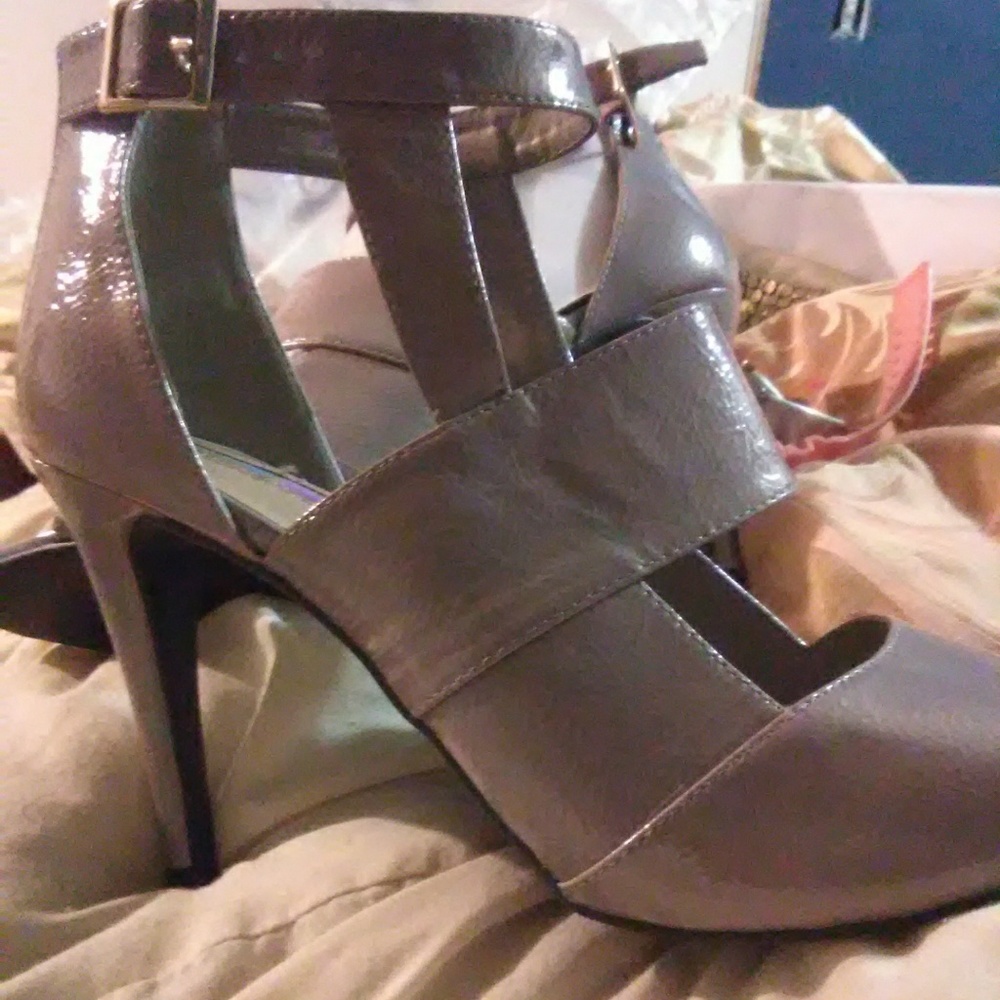 Mark. Ladder Up heels